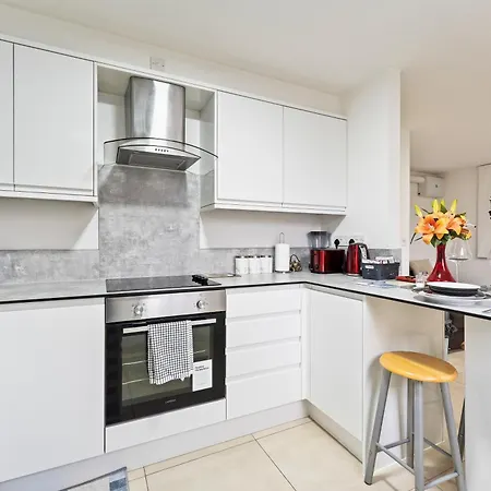 Bloom Court -sleeps 4-free Parking With Workstation & High-speed Wifi Birmingham