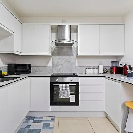 Bloom Court -sleeps 4-free Parking With Workstation & High-speed Wifi Apartament