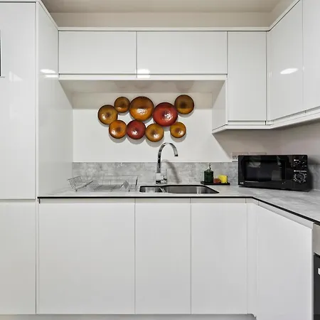 Bloom Court -sleeps 4-free Parking With Workstation & High-speed Wifi Birmingham