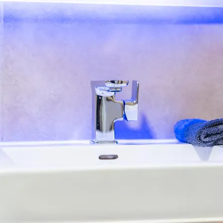 Bloom Court -sleeps 4-free Parking With Workstation & High-speed Wifi Apartament *